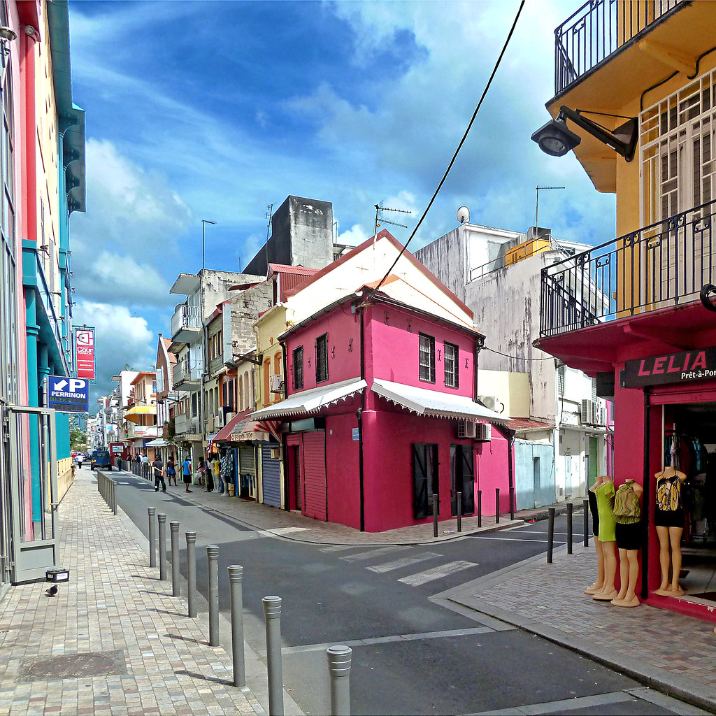 Chatbot IA pour TPE en Martinique : automatiser votre relation client sans perdre l'humain