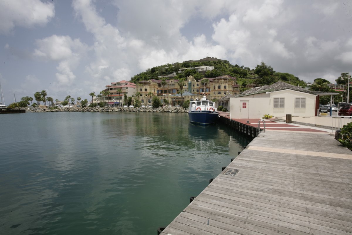 Google Ads à Saint-Martin et Sint Maarten : SEA bilingue sur une île binationale