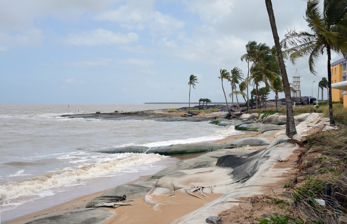 Guyane : entre Centre Spatial et forêt amazonienne, les commerces cherchent leur visibilité